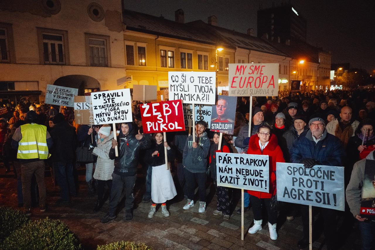 Slovakya halkı hükümet karşıtı protestolara başladı: Fico'nun ayaklanma uyarısı yaptı