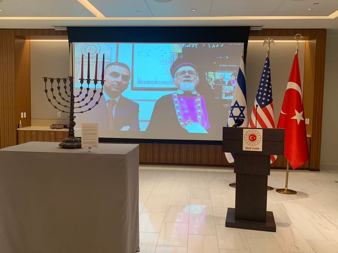Türk kökenli Yahudiler Hanuka Bayramı'nı ilk kez New York'taki Türkevi'nde kutladı