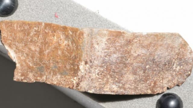İstanbul'u kuşatan Bulgar askerlerine ait 1.100 yıllık muska bulundu