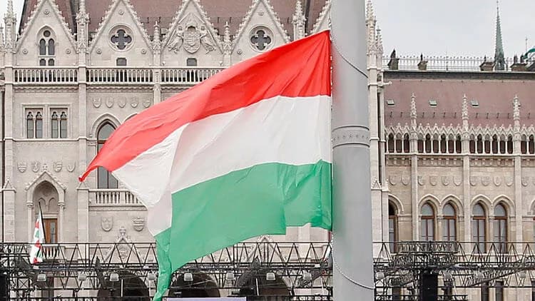 Macaristan'da 30 yaş altı annelerden gelir vergisi alınmayacak