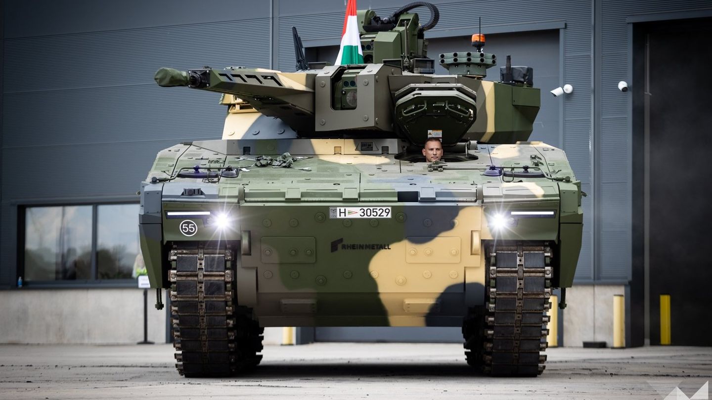 Macaristan’da üretilen ilk Lynx KF41 zırhlı muharebe aracı montaj hattından çıktı