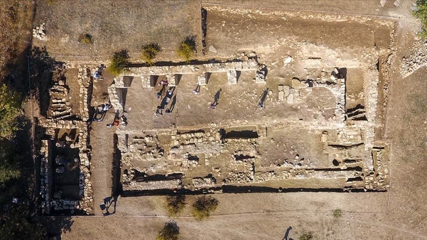 Diyarbakır'da 46 mezar içeren 1500 yıllık kilise kalıntısı bulundu