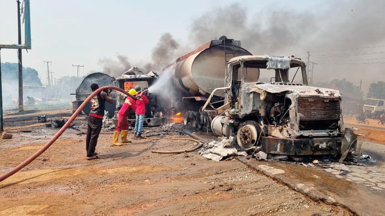 Nijerya'da tanker devrildi, 86 kişi yaşamını yitirdi