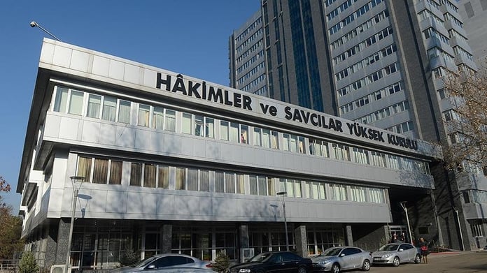 HSK'da müfettiş boğazından bıçaklandı