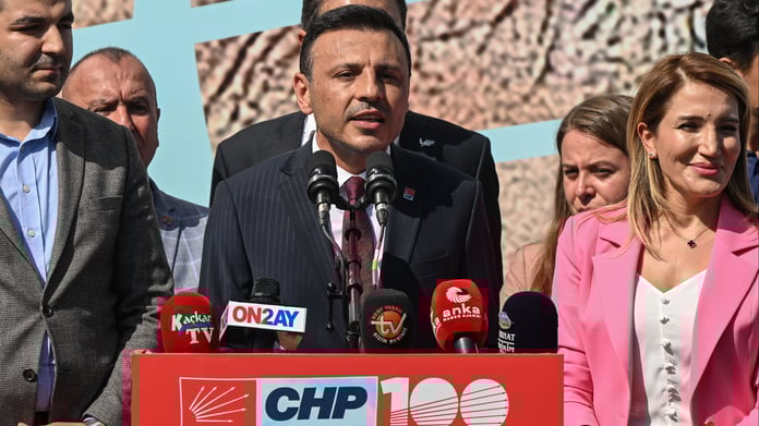 CHP'de değişimcilerin adayı Genel Merkezci çıktı