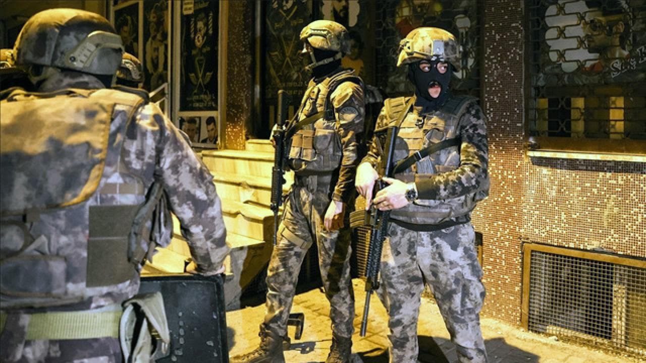 İstanbul merkezli 8 ilde casusluk operasyonu: 33 gözaltı