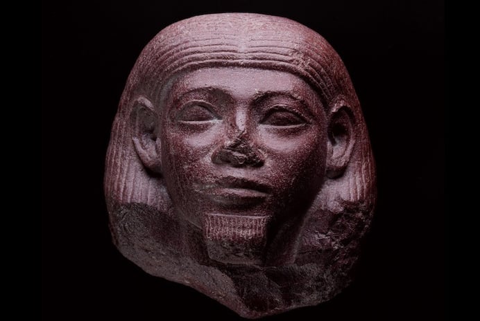 İskoçya'daki bir okulun bahçesinde Antik Mısır'dan kalma arkeolojik eserler bulundu