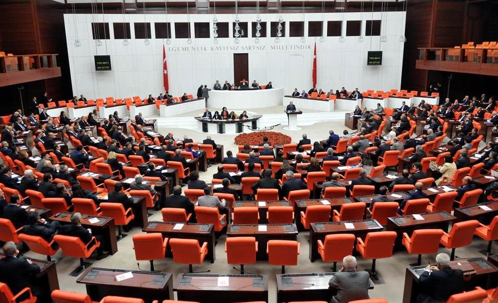 AK Parti yeni YÖK kanunu Meclis'e sundu