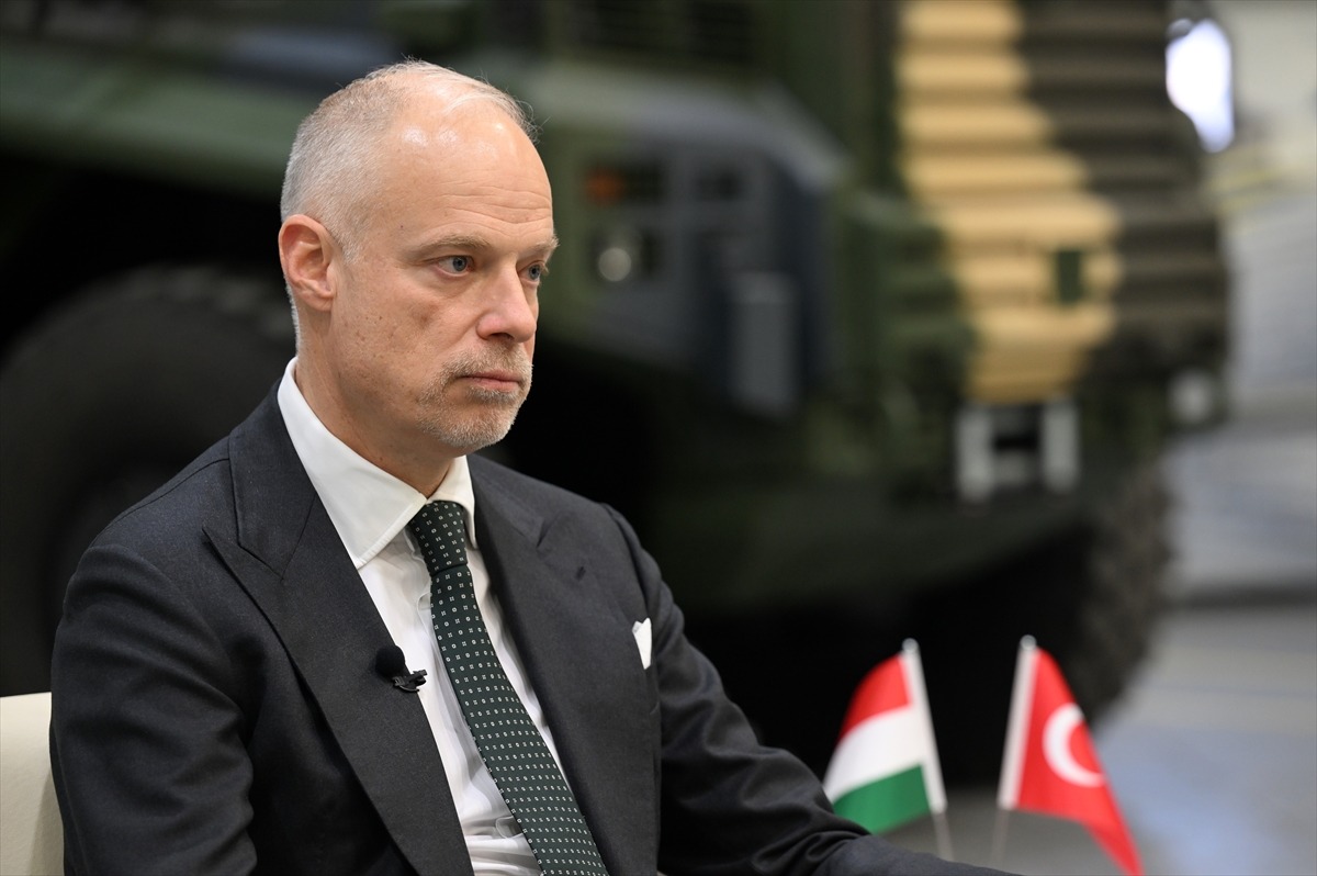 Macaristan Savunma Bakanı Kristof Szalay-Bobrovniczky