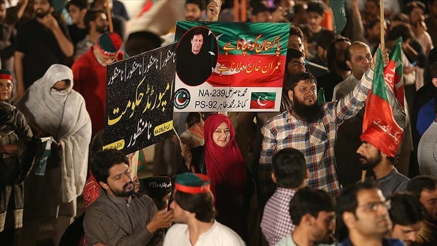Pakistan'da seçim krizi büyüyor