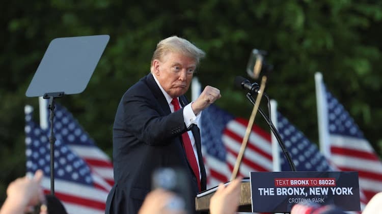 Trump, ABD'nin Ukrayna'ya askeri yardımını durdurma planını gözden geçiriyor