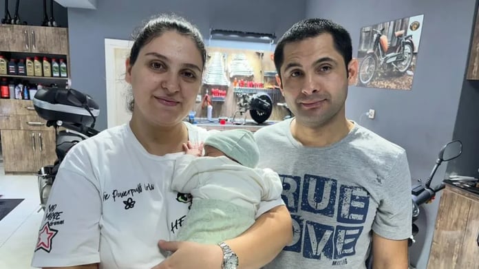 Motosiklet tutkunu çift bebeğine “Honda” adını verdi