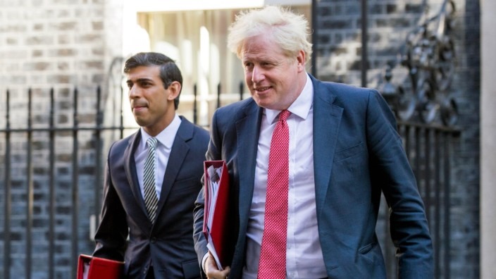 İngiltere Başbakanı Rishi Sunak ve eski İngiltere Başbakanı Boris Johnson