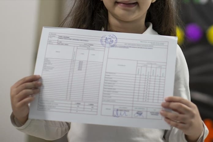 19 milyon öğrenci bugün karne alacak