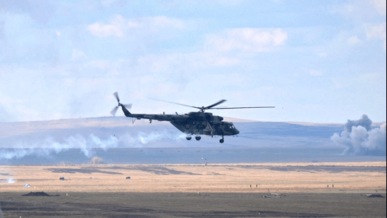 Özbekistan'da Mi-8 askeri helikopteri düştü