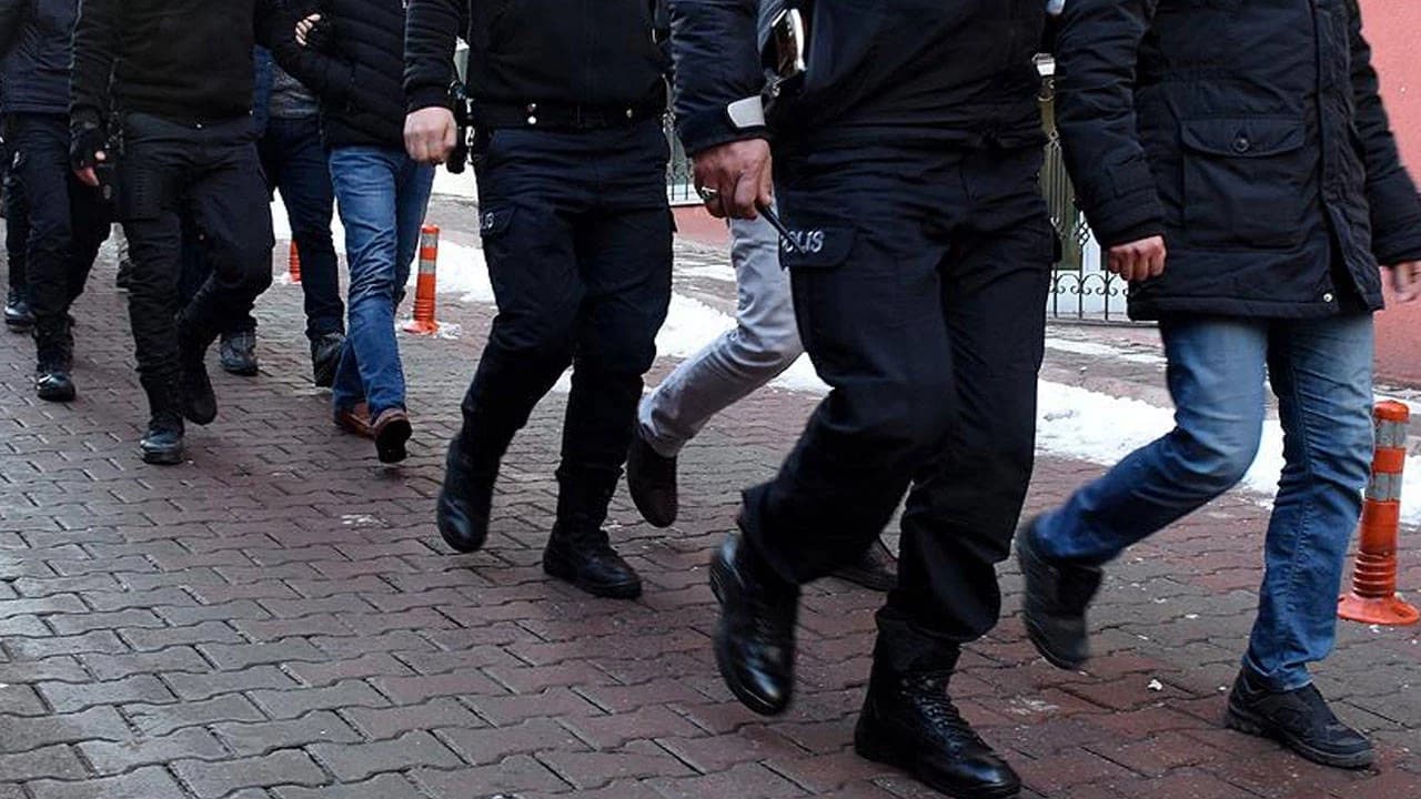 İstanbul'da 9 belediyeye operasyon: Başkan yardımcıları gözaltında