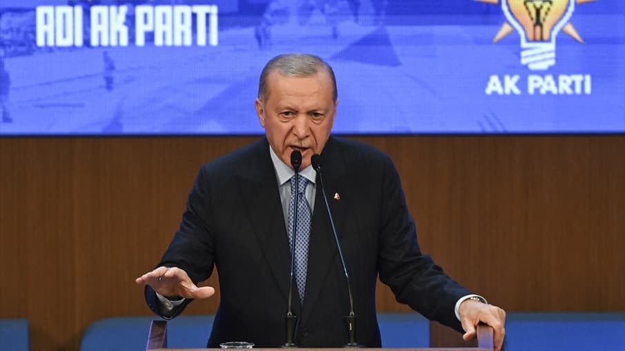 AK Parti'ye katılan 2 milletvekili ve 13 belediye başkanı!