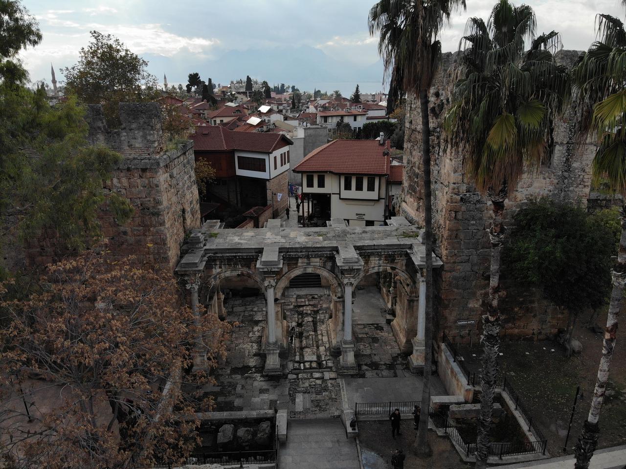 1894 yıllık tarihi kapı onarıma alındı