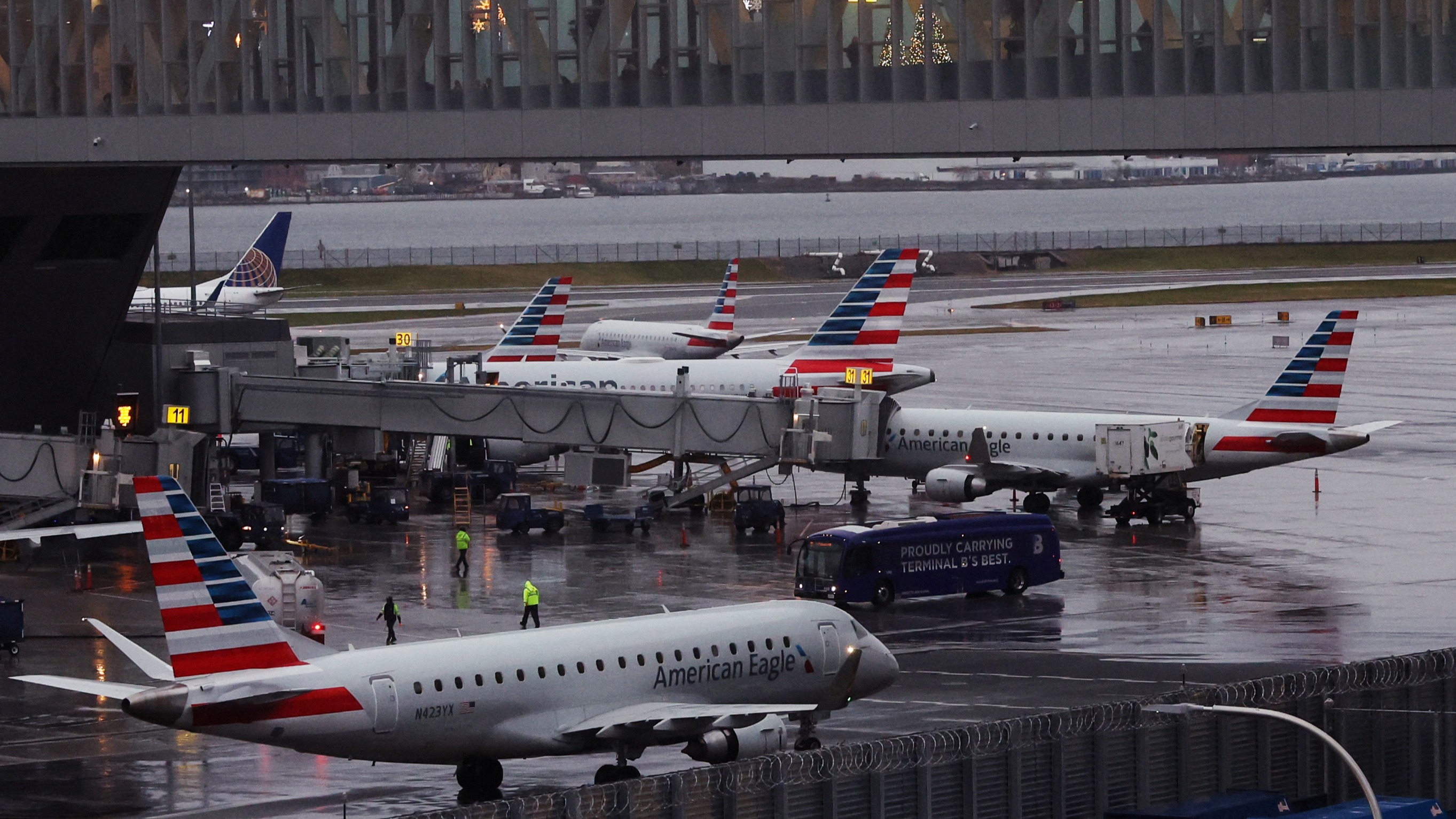 LaGuardia Havaalanı'ndaki American Airlines uçakları