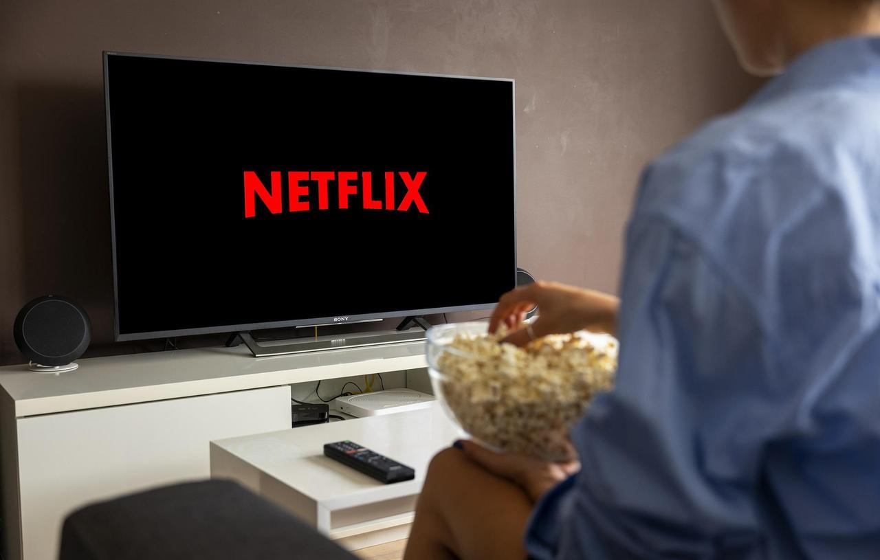 Netflix kemer sıkmaya devam ediyor! Finansal değeri düştü