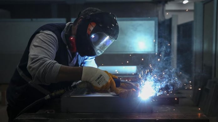 Sanayi üretimi Nisan'da düştü