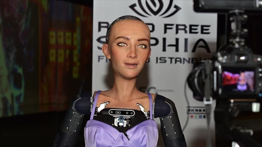 Nüfus cüzdanına sahip ilk robot Sophia