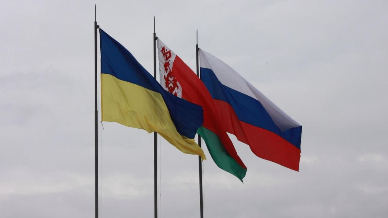 Ukrayna ile sınırını güçlendiren Belarus, Rusya-Ukrayna savaşına mı giriyor?
