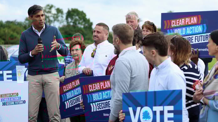 Birleşik Krallık Seçime Gidiyor: 14 Yıl Sonra İktidarın Değişmesi Bekleniyor