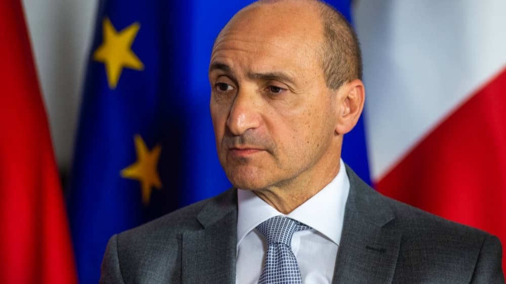 Malta'da yolsuzlukla suçlanan Başbakan Yardımcısı Fearne istifa etti