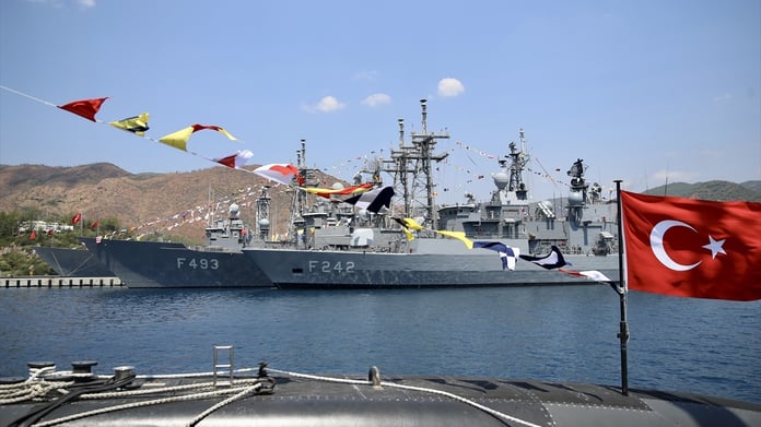 Türk Donanması, Somali açıklarında deniz haydutluğuyla mücadele görevi için deniz görev grubunun komutasını aldı