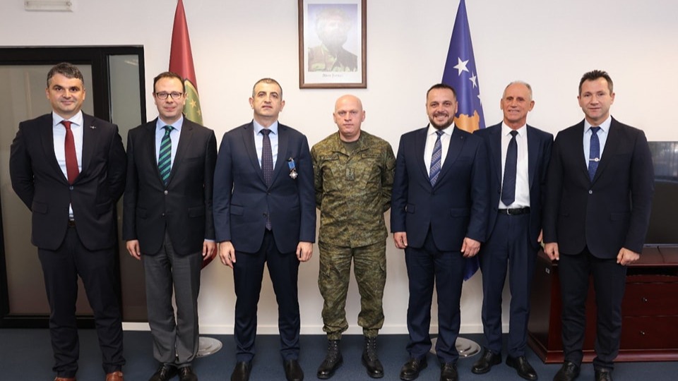 Baykar Genel Müdürü Haluk Bayraktar'a, Kosova’dan en üst düzey askeri madalya