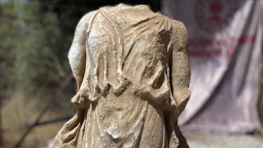 Syedra Antik Kenti'nde 1800 yıllık ikinci "zafer tanrıçası" heykeli bulundu