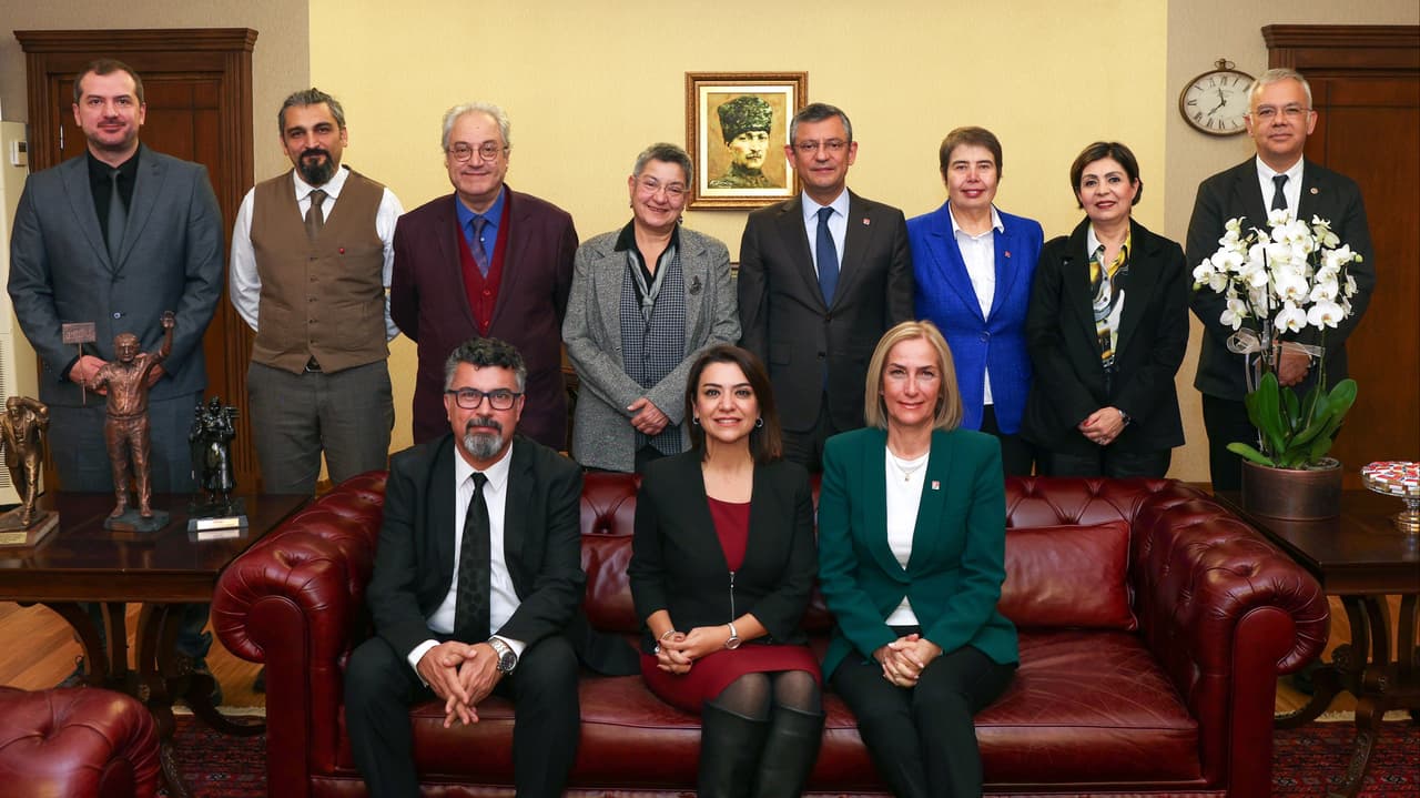 Siyasi Partiler Özgür Özel'e Kutlamada Nerede?