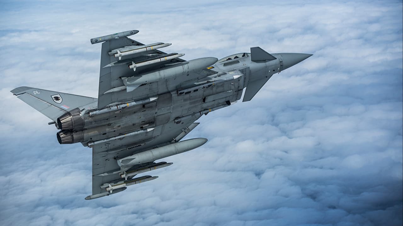 Eurofighter ortakları uçağın 2060'lara kadar etkin kalmasını sağlayacak bir sözleşme imzaladı