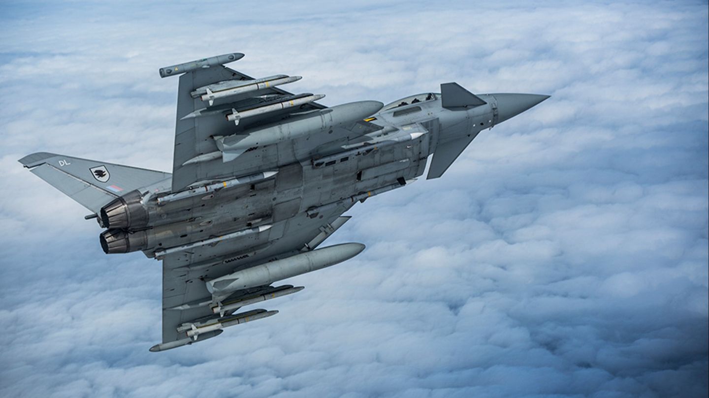 Eurofighter ortakları uçağın 2060'lara kadar etkin kalmasını sağlayacak bir sözleşme imzaladı