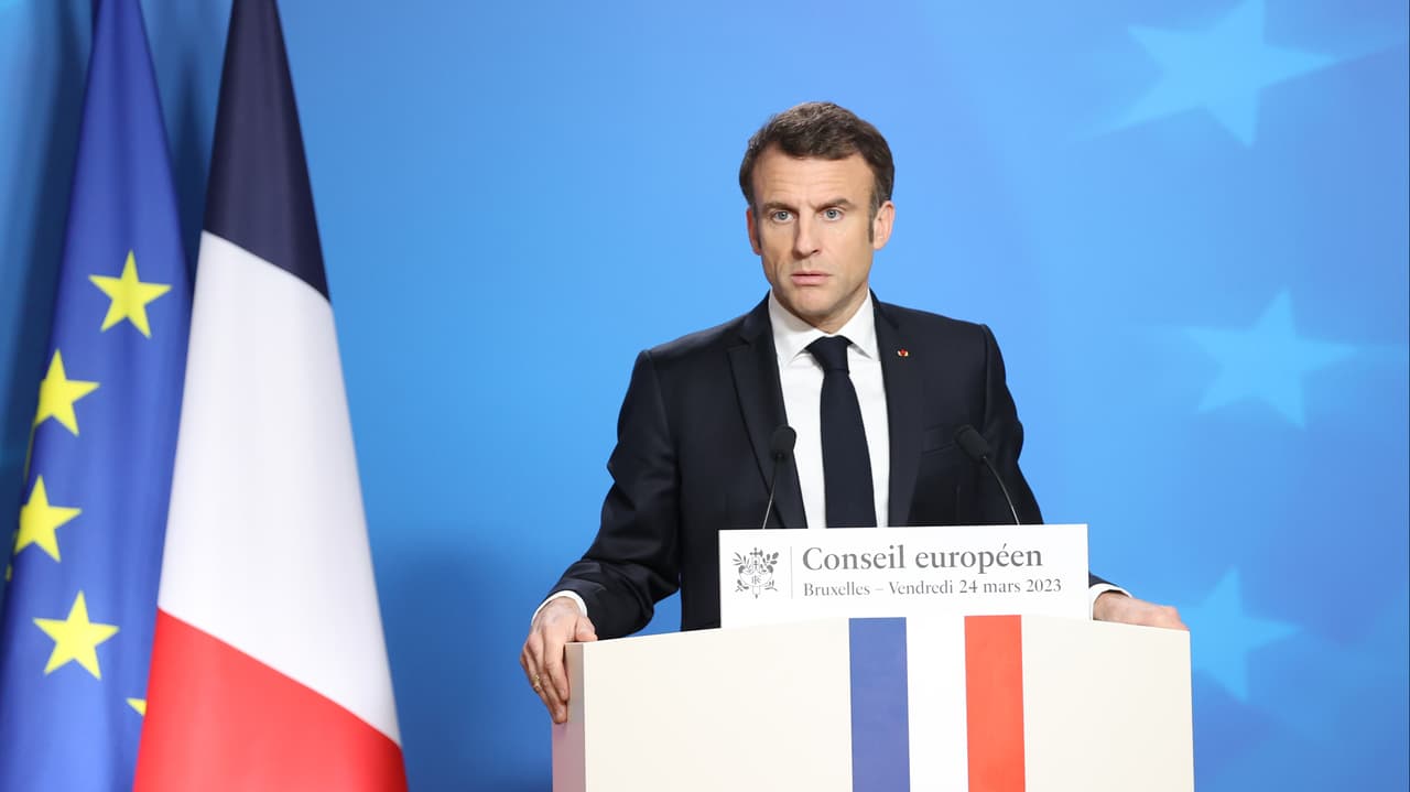 Fransa'ya Afrika'dan gelen darbelerin Macron'a etkisi