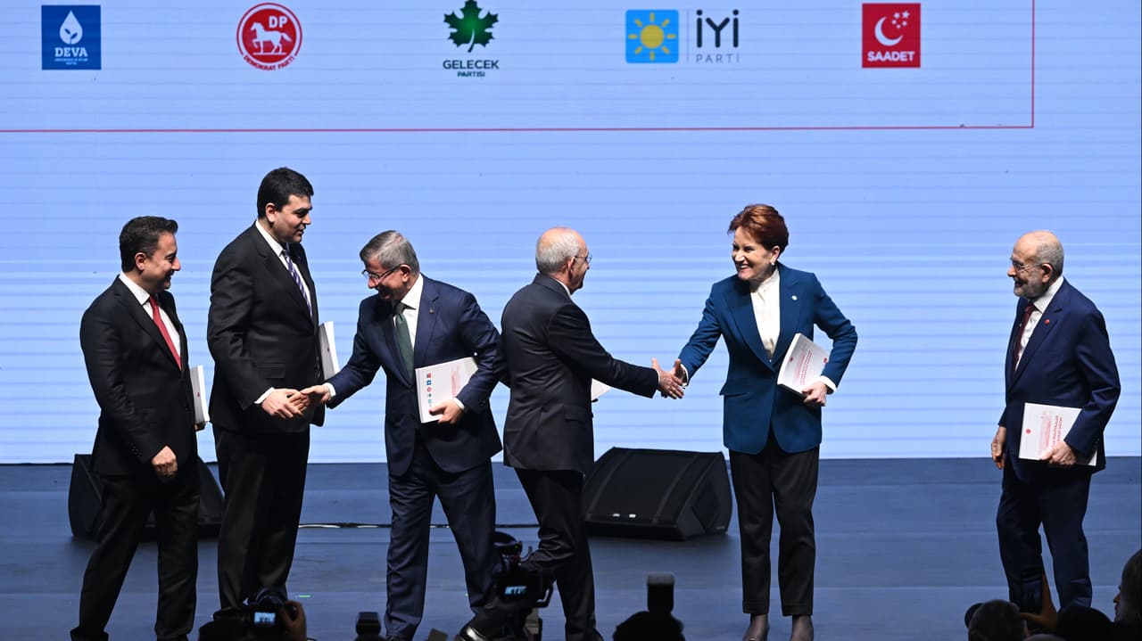6’lı masa bir daha toplanır mı?