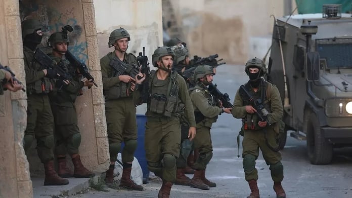 İsrail güçleri Hamas liderlerinin evlerine baskın düzenledi