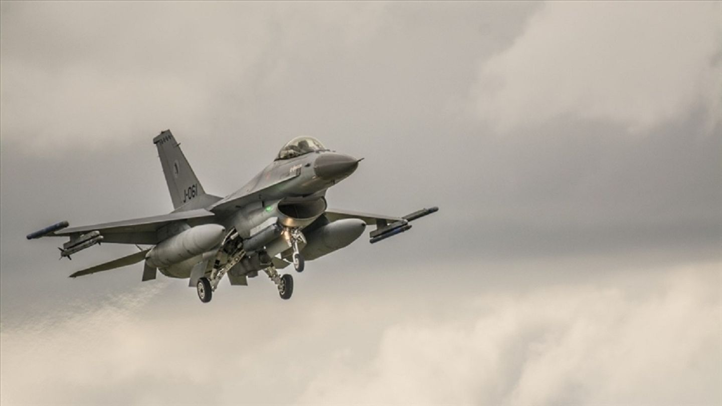 Danimarka: Ukrayna'ya F-16 teslimatları devam edecek