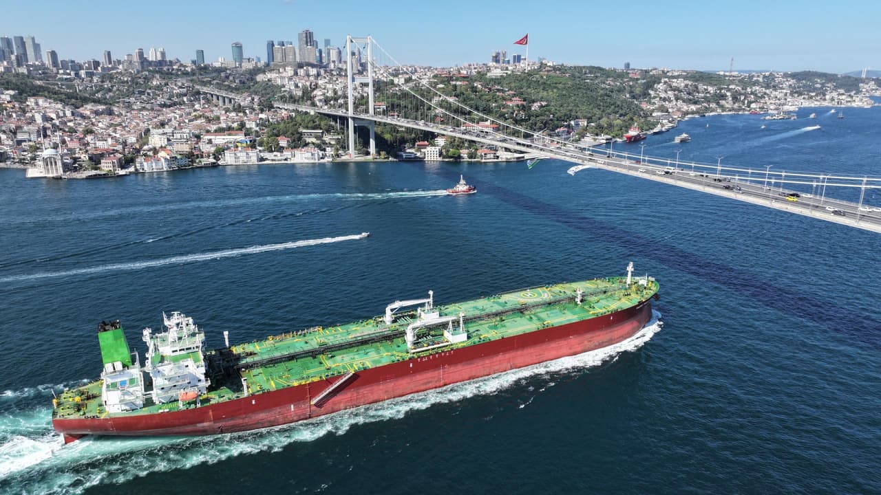 Türk boğazlarından son 20 yılda 2 milyona yakın gemi geçti