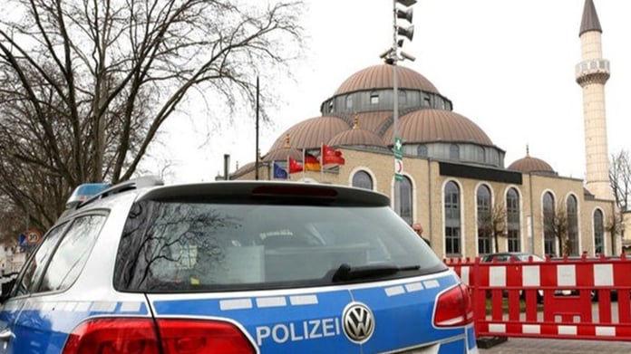 Almanya'da camilere yönelik saldırılar Müslümanları tedirgin ediyor