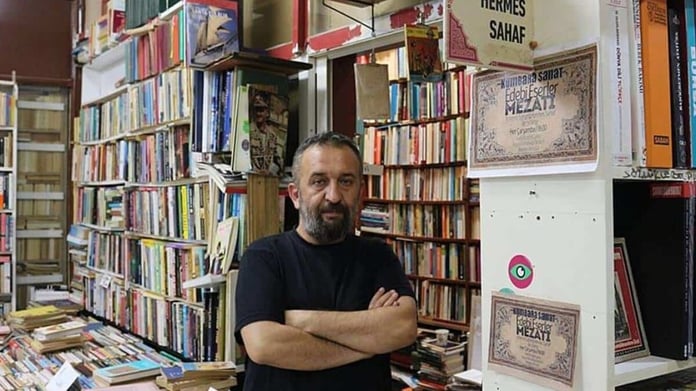 İzmirli sahaf, Fransız lüks moda markası Hermes'e karşı hukuk savaşını kazandı