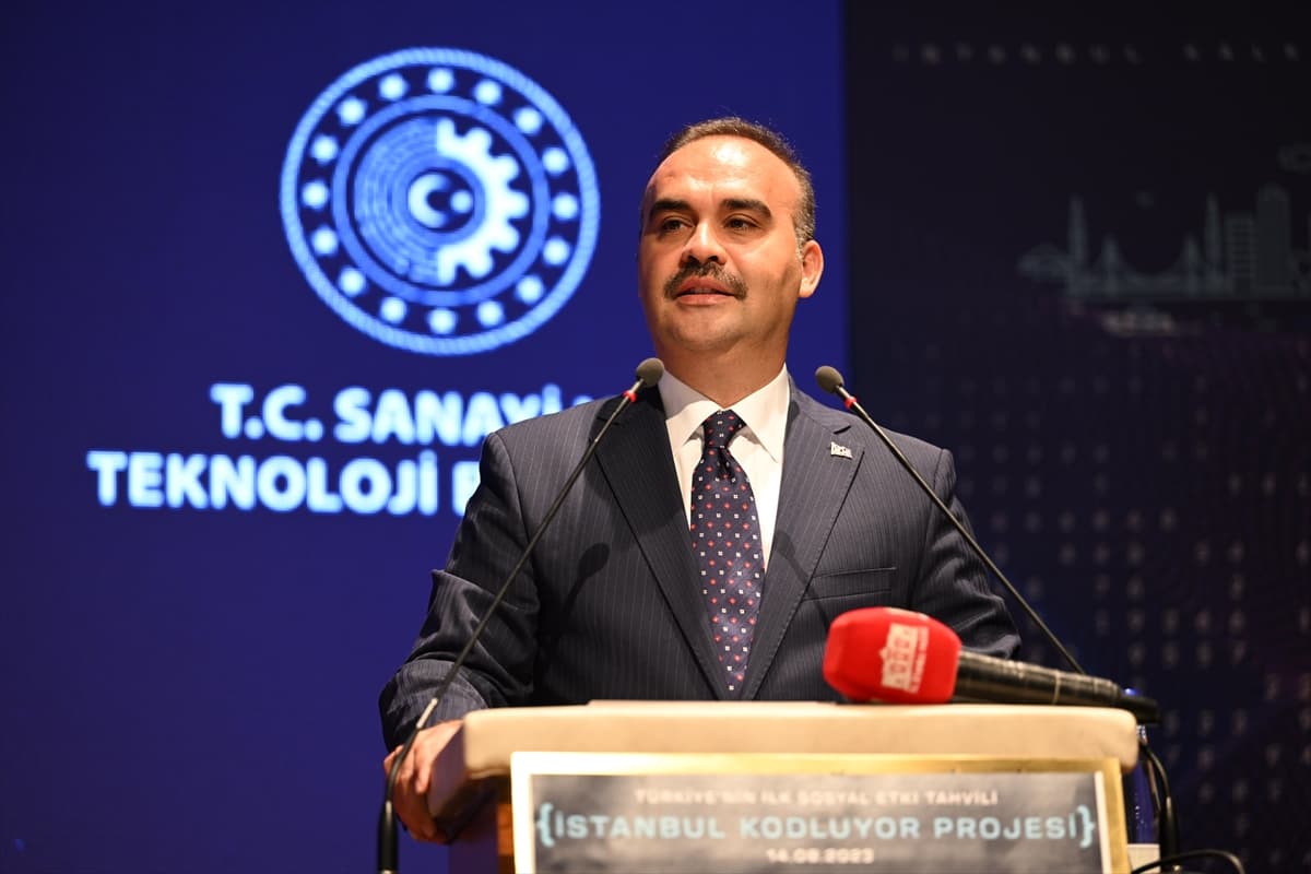 Bakan Kacır: Togg benzeri girişimleri hayata geçireceğiz