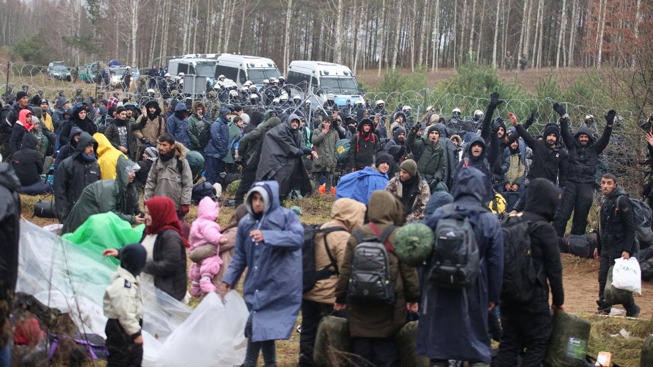 Belarus sınırındaki göçmen krizi: Polonya tedbir aldı