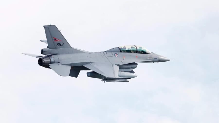 Yunan pilotlar Ukrayna'daki İlk yabancı F-16 eğitmenleri oldular