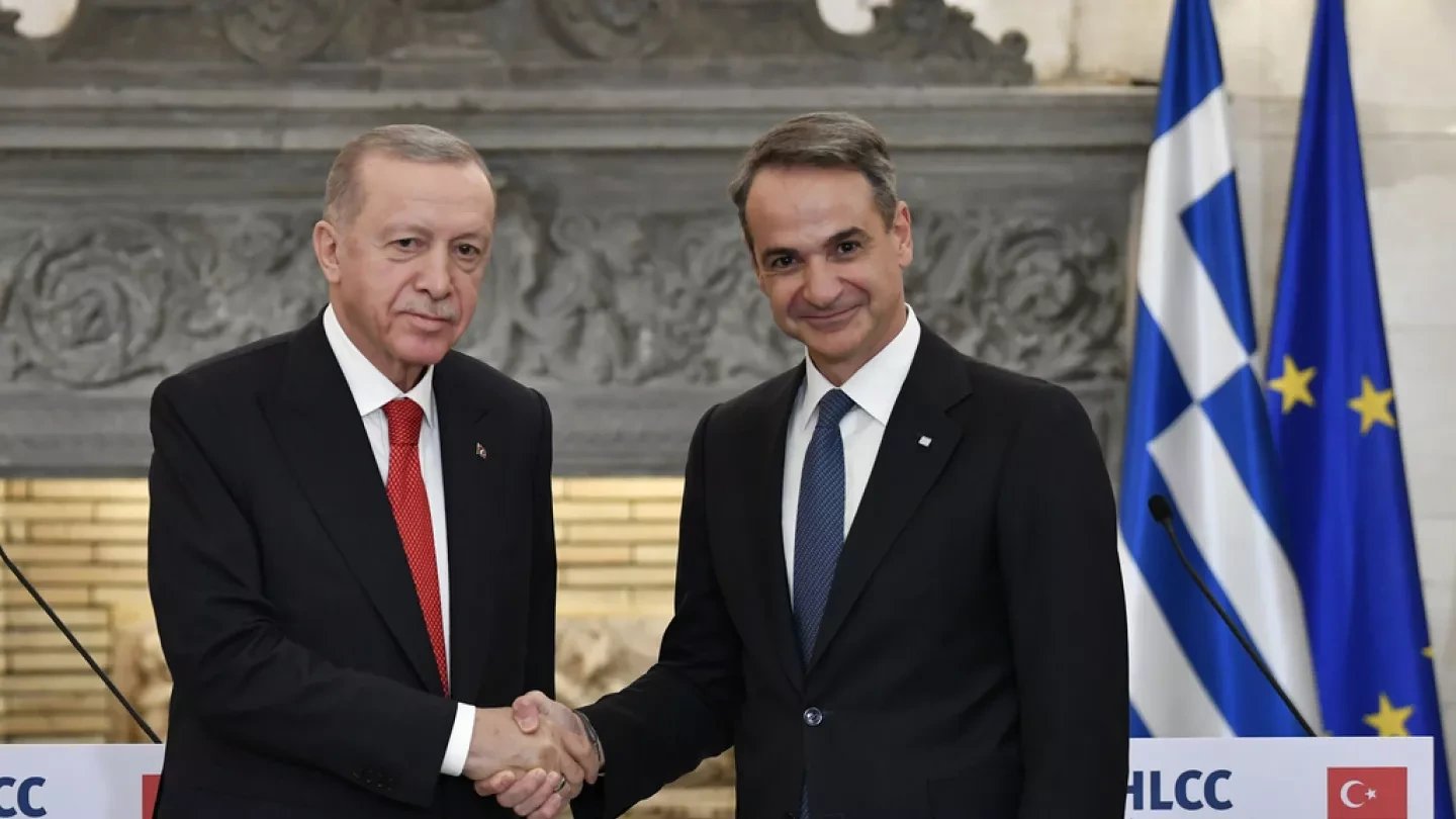 Cumhurbaşkanı Recep Tayyip Erdoğan, Atina'da Yunanistan Başbakanı Kiryakos Miçotakis ile buluşmasında "Biz Ege'yi bir barış ve işbirliği denizi haline getirelim istiyoruz. Aramızda çözülemeyecek kadar hiçbir sorun yok" dedi. 