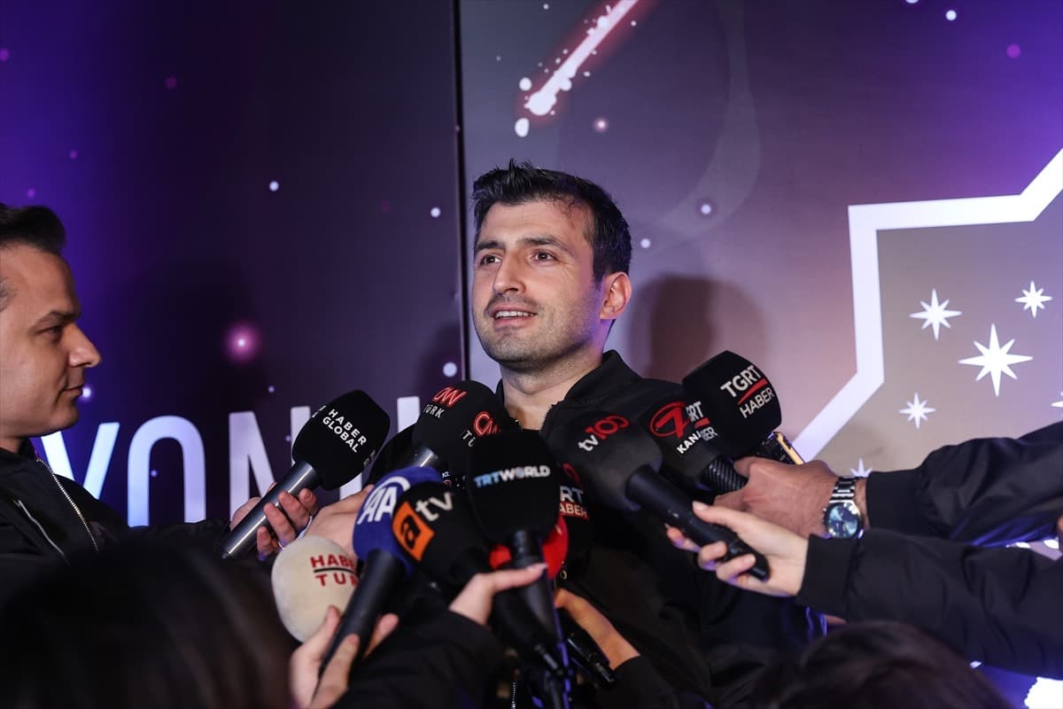 Bayraktar, Gezeravcı'nın Uzaya İlk Türk Yolculuğu