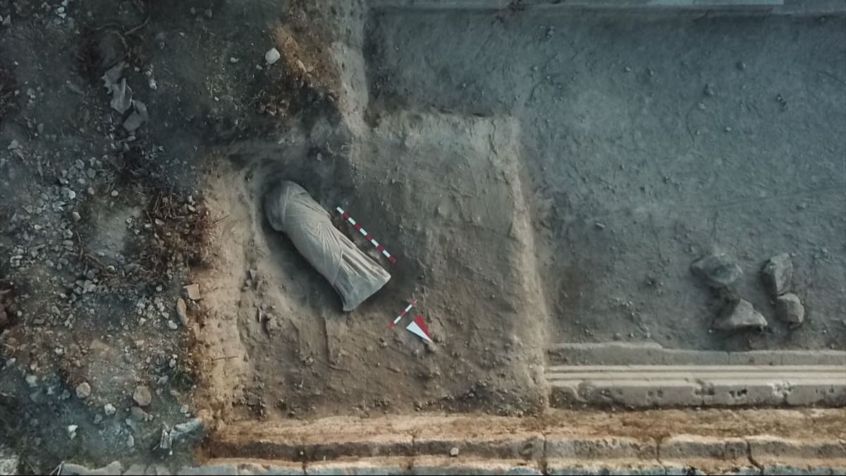 Blaundos Antik Kenti'nde Roma dönemi kadın heykeli keşfi