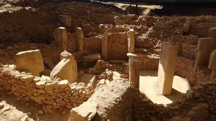 Dünyanın en eski boyalı heykeli Göbeklitepe’de bulundu