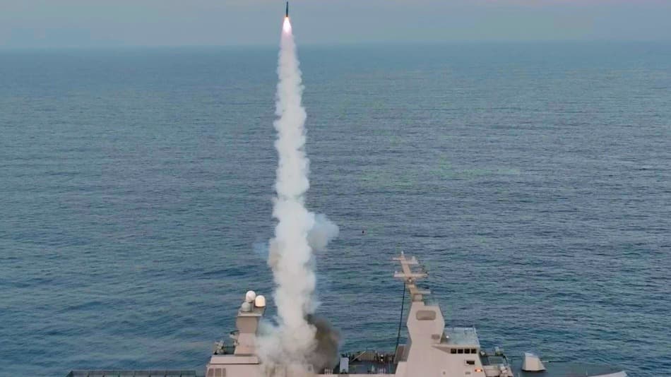 İsrail, Sa'ar 6 sınıfı korvetten LRAD hava savunma füzesini ateşledi